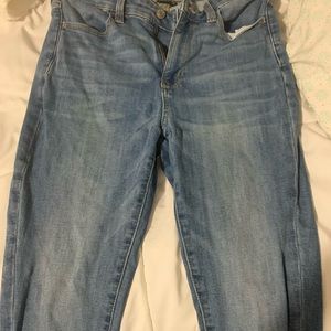 HIGH WAISTED LIGHT WASH JEANS